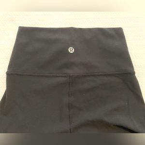 Lululemon Wunder Under Size 2 black leggings